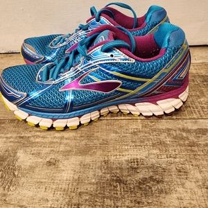Womens Brooks